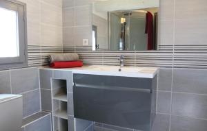 Maisons de vacances Cozy Home In Avignon With Wifi : photos des chambres