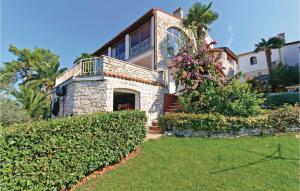 2 Bedroom Gorgeous Apartment In Pula 