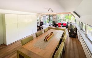 Nice Home In Meijel With Wifi