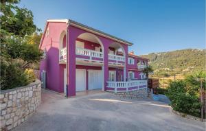 3 Bedroom Pet Friendly Apartment In Mundanije 