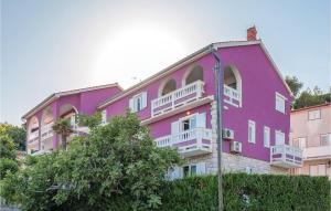 Amazing Apartment In Mundanije