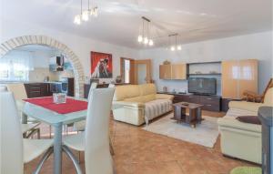 Gorgeous Apartment In Pula With Wifi 