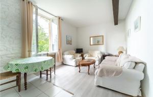 1 Bedroom Stunning Home In Chalabre