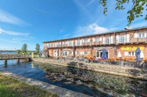 Kietz-Oase - Charmante Ferienwohnung mit Balkon & Müritzblick im historischen Speicher