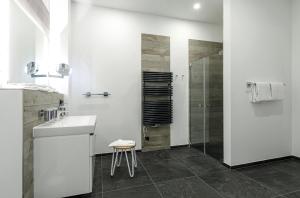 Moderne Ferienwohnung Ostseelounge mit Süd-Westbalkon und eigener Infrarotkabine