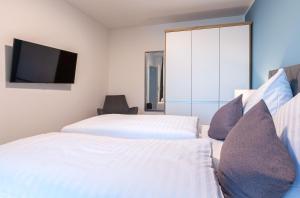 Lotusblume - 5 Sterne Ferienunterkunft mit möblierter Terrasse am Krakower See