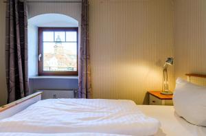 Hafenloge - helle Ferienwohnung mit fantastischen Blick auf den Warener Hafen und die Binnenmüritz