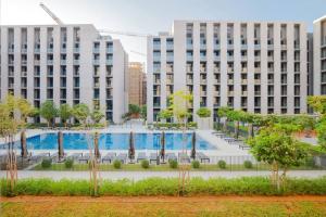 Sahab - Panoramic pool view 1BR Tiraz Building