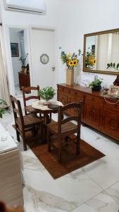 Quarto c ar-condicionado em apê em Copacabana