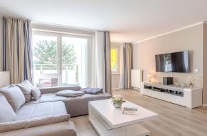 Kapitän Ed an der Seebrücke Zingst