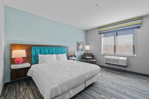 King Room - Hearing Access/Non-Smoking room in Hampton Inn by Hilton Redmond Bend Airport
