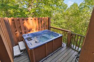 Mountain Retreat HotTub Pool PingPong Fireplace
