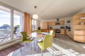 Ferienwohnung Hafenglück- Ideal für Familien mit Balkon und Yachthafenblick