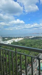 Coast Residences - 1 Bedroom with Balcony near PICC, WTC, Star City & MOA