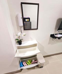 Coast Residences - 1 Bedroom with Balcony near PICC, WTC, Star City & MOA