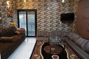 SLASEL JABAL SHAMS HOUsE