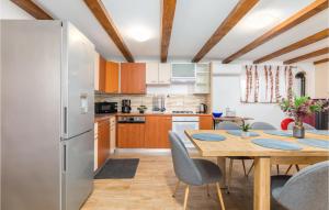 4 Bedroom Gorgeous Home In Vodnjan 