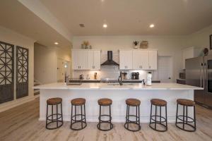 Breezyville Northwest Sky 12BR