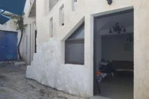 Traditional Melabes Inn - Orné