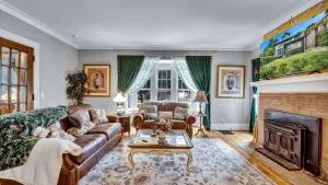 Center to all of Rochester's entertainment - 5 bedroom home - روتشستر