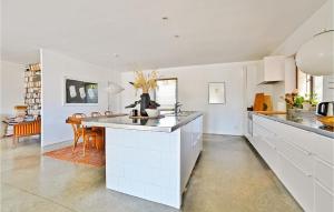 Maisons de vacances House With Swimming Pool : photos des chambres