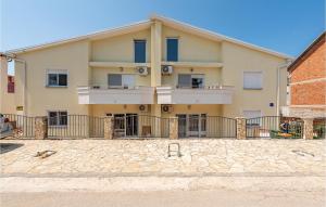 Lovely Apartment In Zadar With Wifi