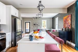 Luxury Home- Huge Yard, Fire Pit, Game and Movie Room