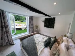 Stunning Detached Spacious House with Hot Tub & Parking - Hernhill