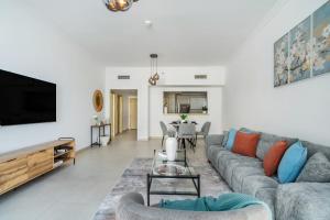 Artistic Retreat in JBR with Private Beach Access