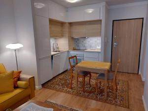 Live like a local Hanging Gardens apartment