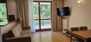 2BR, HBO Max, Coffee, 7 min to airport by VisitWarsaw Apartments