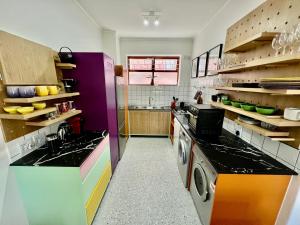 2 Bedroom Apartment On Dorp St - Prime Location