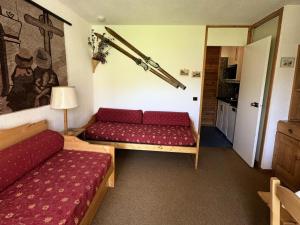 Résidence Pierre De Soleil - Studio fonctionnel · Skis aux pieds MAE-3800 - Ubytování bez kategorie ve městě Mâcot La Plagne