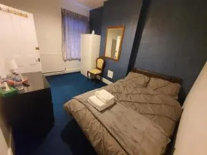 Cosy Double Room in Monton Village - Eccles Manchester - Tyldesley