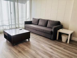 Cozy 1 Bedroom Condo with Parking