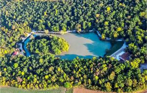 Awesome Stacaravan In Chef-Boutonne