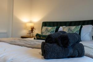 High End Contractor Apartment - 5 Separate Beds - Free Parking