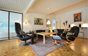 Beautiful Home In Ebeltoft With Sauna