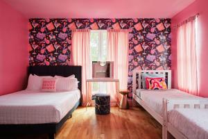 Ultimate Bach 10min to DT IG Walls Every Room