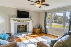 6 Mi to Dtwn Greenville Taylors Home with Foosball - Greer