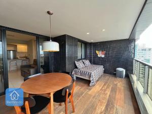 Apartamento Amplo com varanda no Salvador Prime