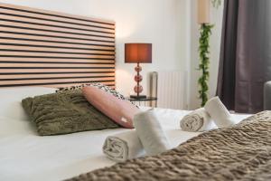 Appartements La Petite Jungle Romantique - Balneo et Detente : photos des chambres