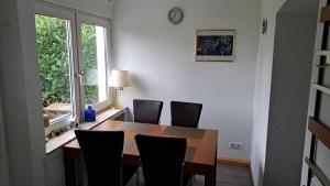 Haus-im-Garten-in-der-Naehe-von-Koeln-Messe