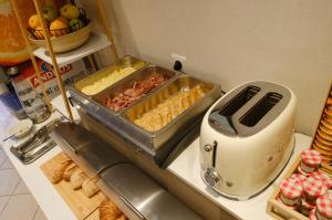 Hotels Hotel Tambourin : photos des chambres