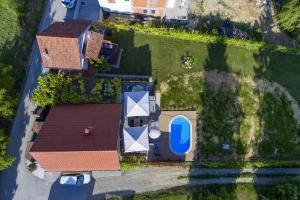 Twin Oasis Retreat with Pool & Spa - Happy Rentals