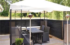 Two-Bedroom Holiday Home In Albak