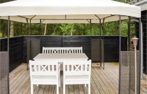 Two-Bedroom Holiday Home In Albak