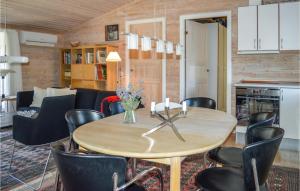 Two-Bedroom Holiday Home In Albak