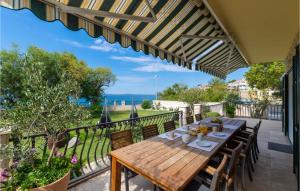 6 Bedroom Stunning Home In Dugi Rat 
