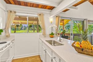 Beautiful 2 Br 2.5 Ba Condo Golf Course View, Pool, Hot Tub (209AB)